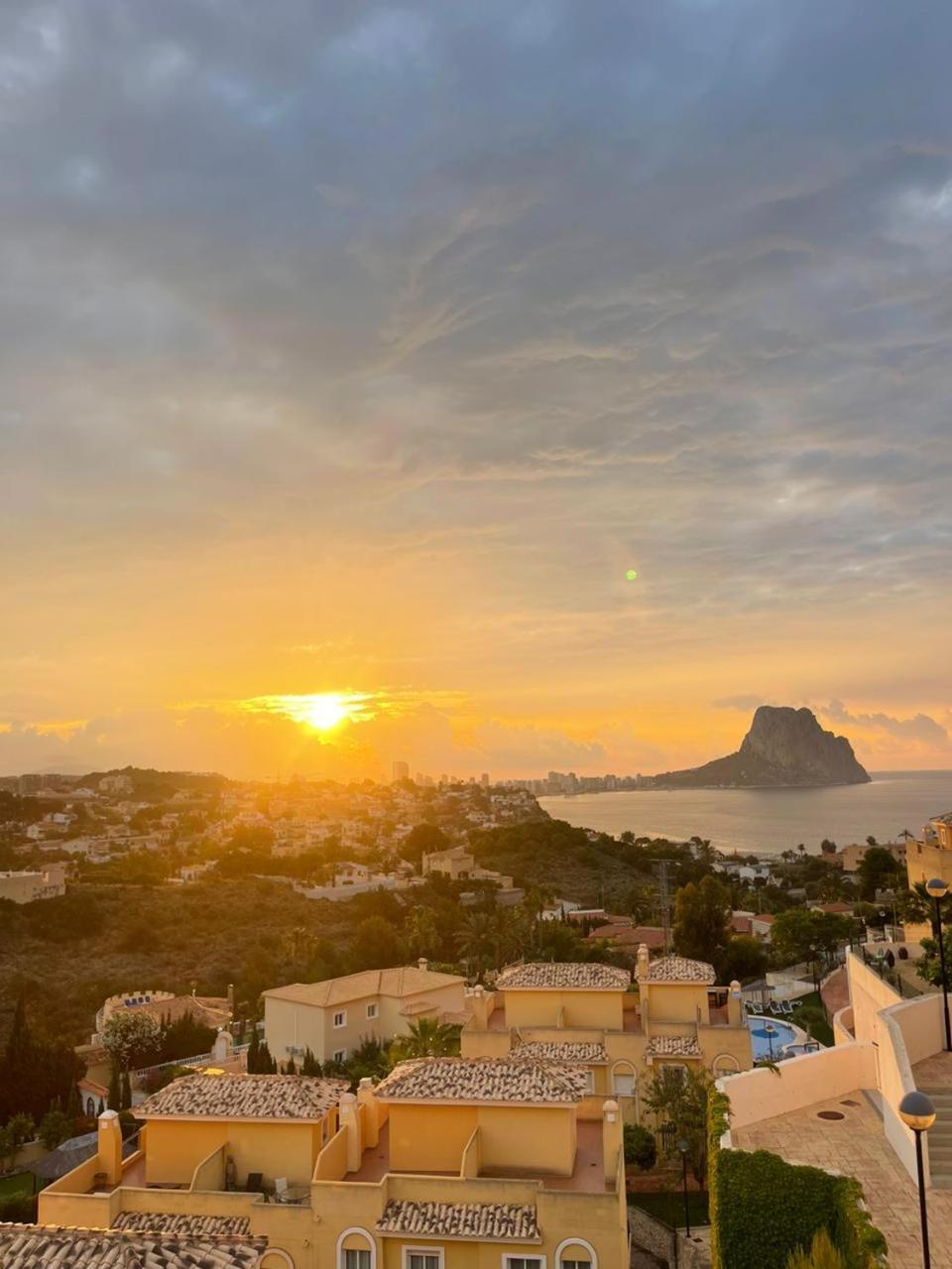 Chalet Adosado Con Vistas Al Mar กัลเป ภายนอก รูปภาพ