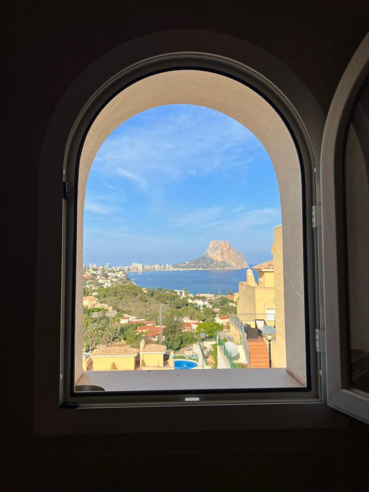 Chalet Adosado Con Vistas Al Mar กัลเป ภายนอก รูปภาพ
