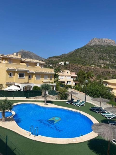 Chalet Adosado Con Vistas Al Mar กัลเป ภายนอก รูปภาพ